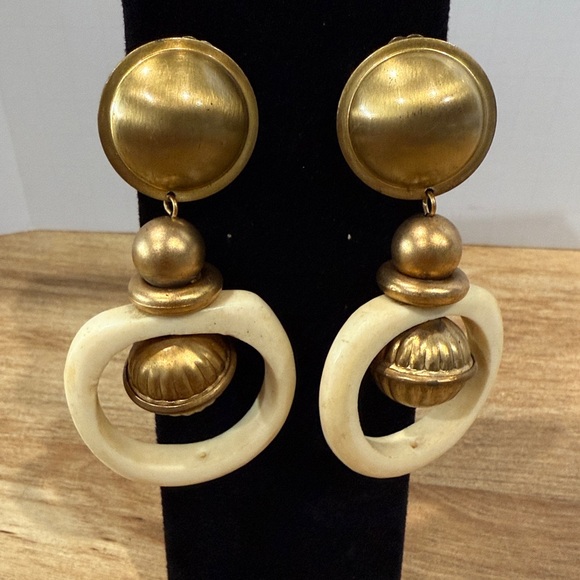 Vintage Gold Tone and “Bone” Clip On Earrings - Picture 4 of 8